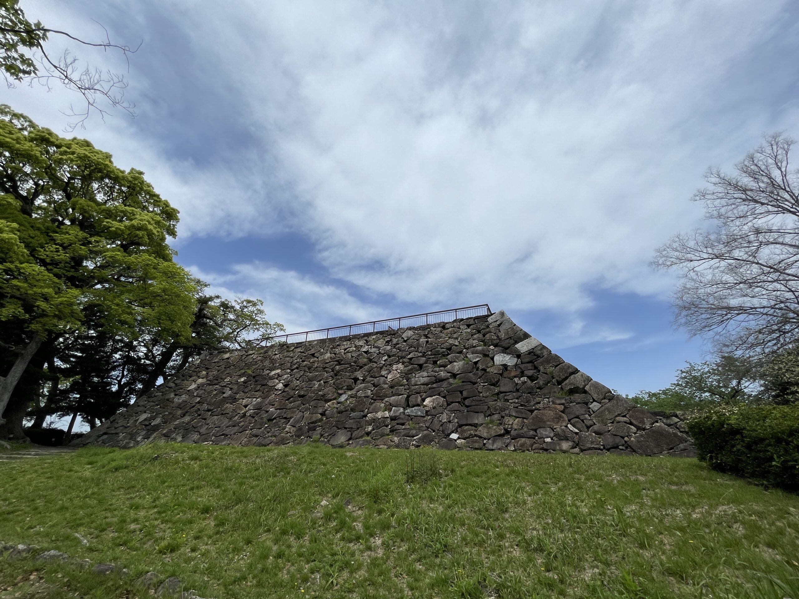 福岡城跡で、石垣に圧倒されてきた話
