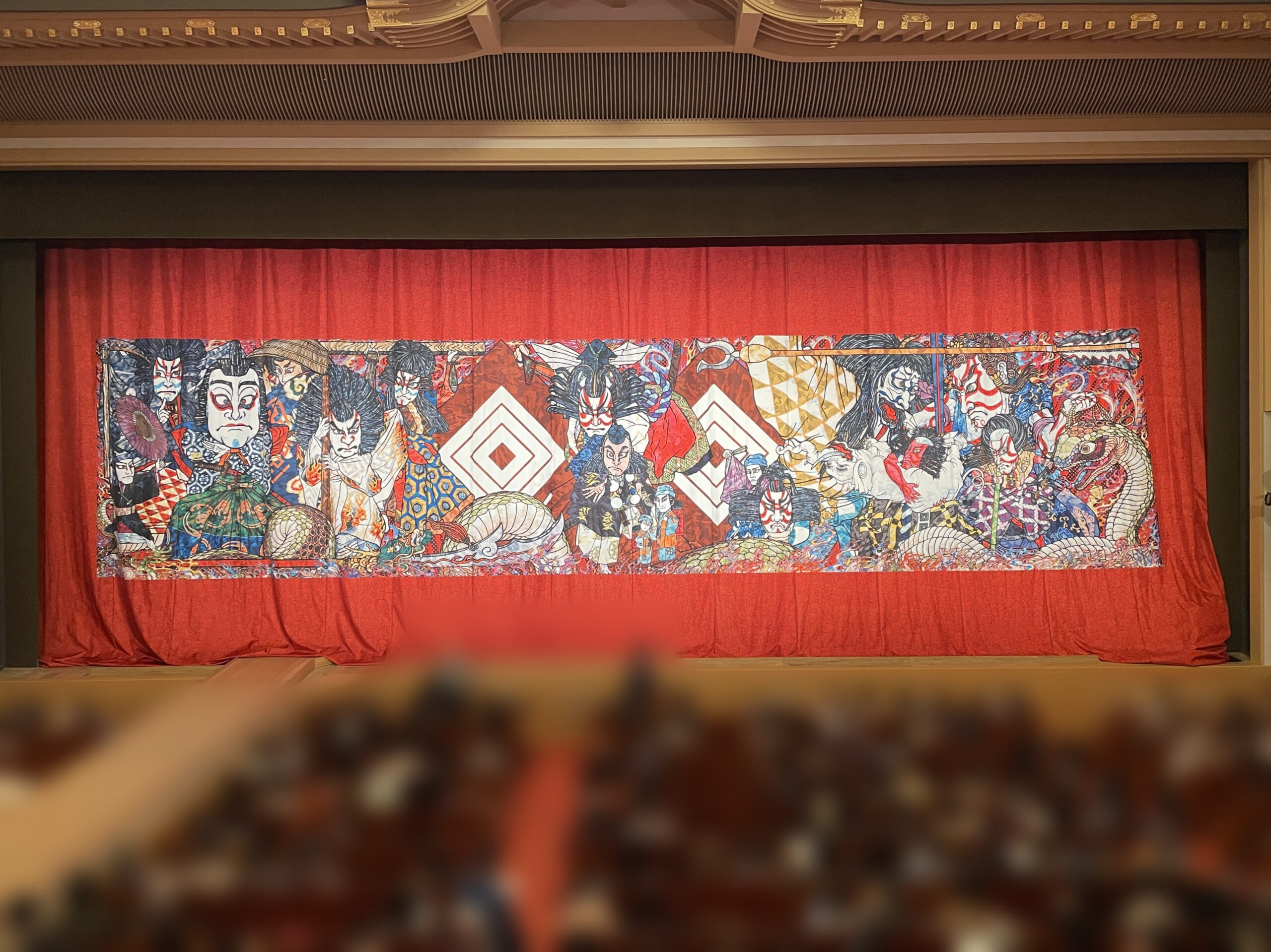 村上隆さんが原画を手がけた祝幕