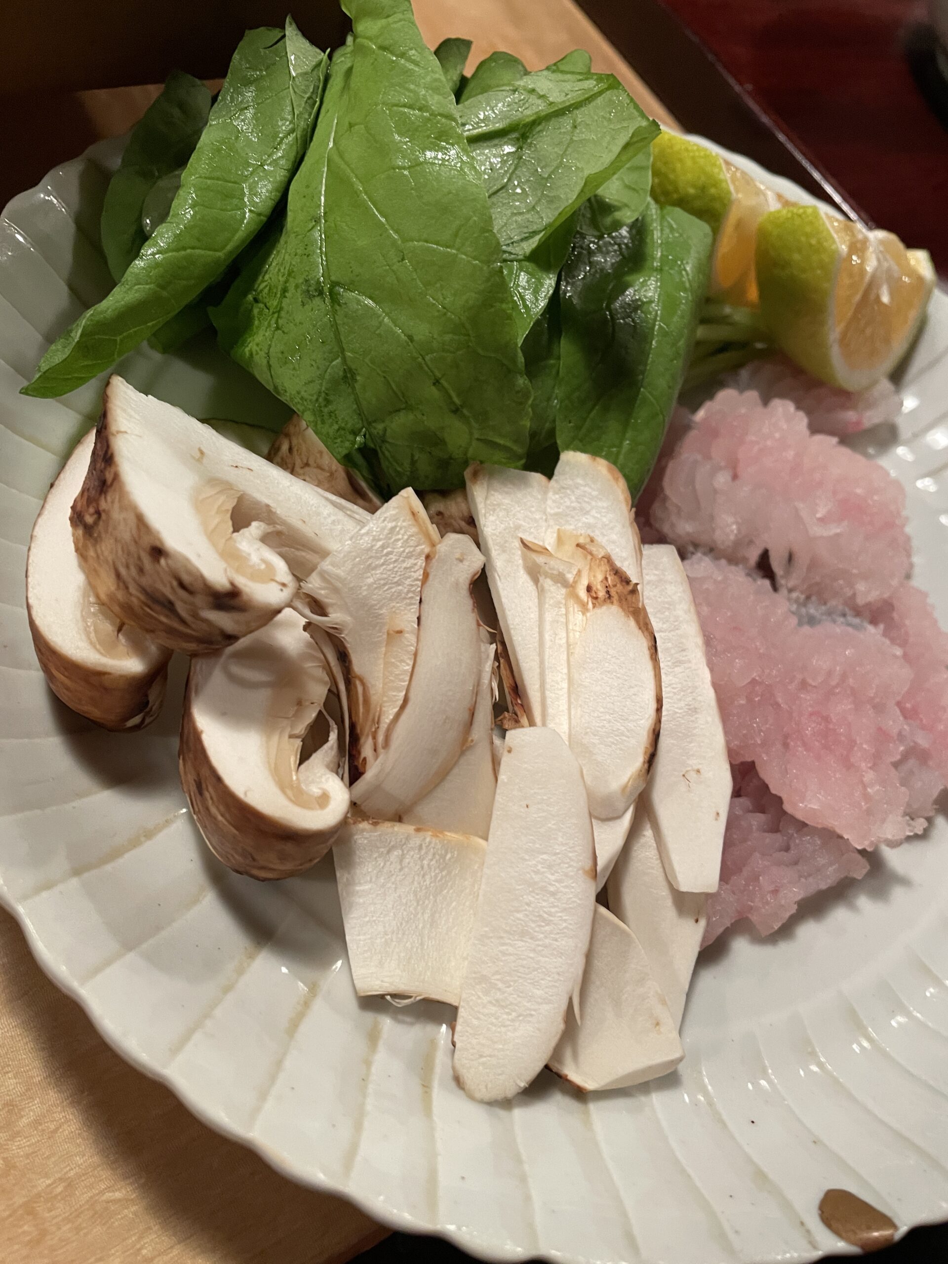 鱧と松茸の小鍋の具材