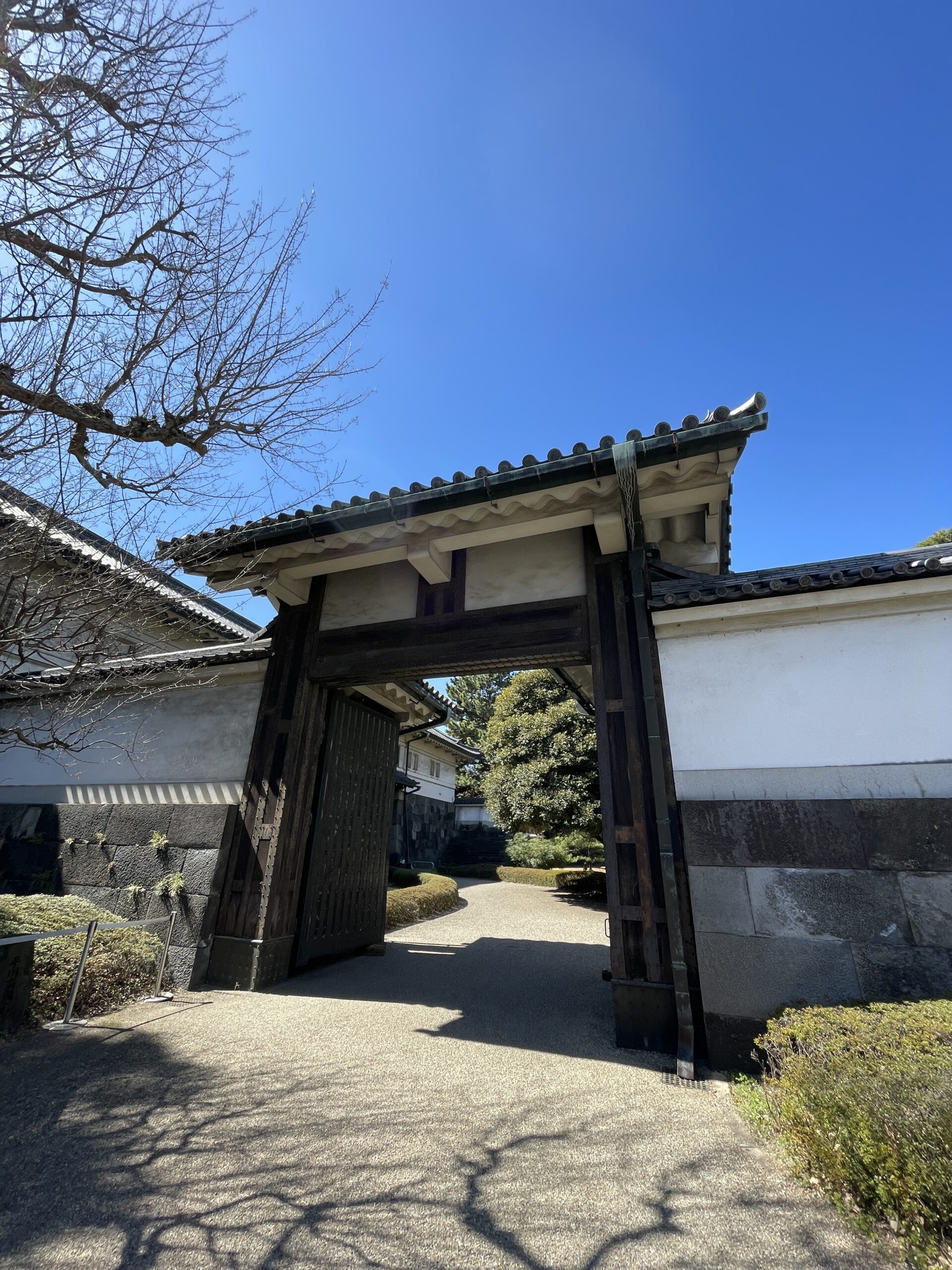 平川門の高麗門(外側)
