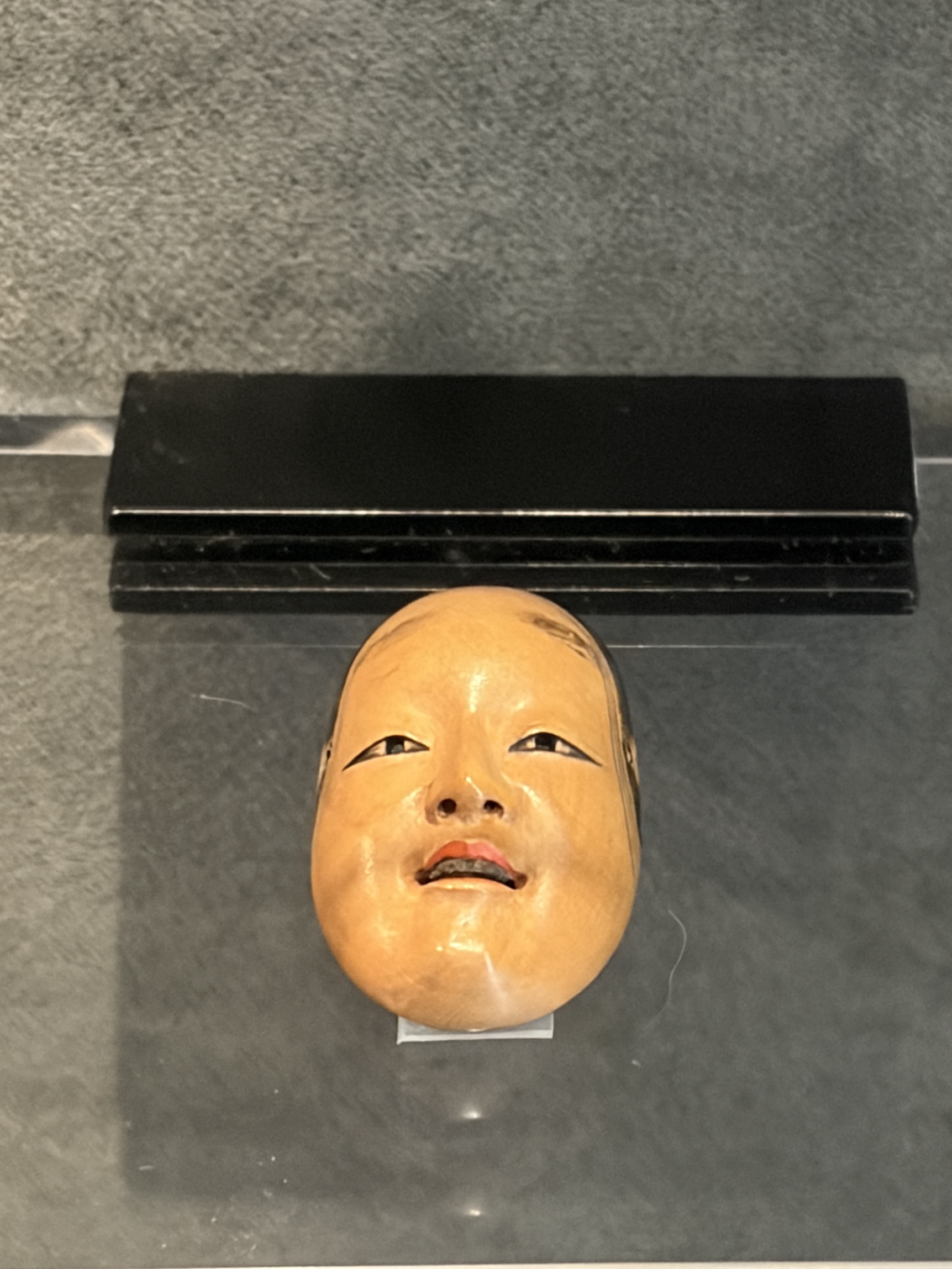 能面のような根付