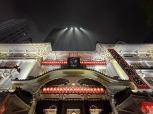 夜の歌舞伎座外観