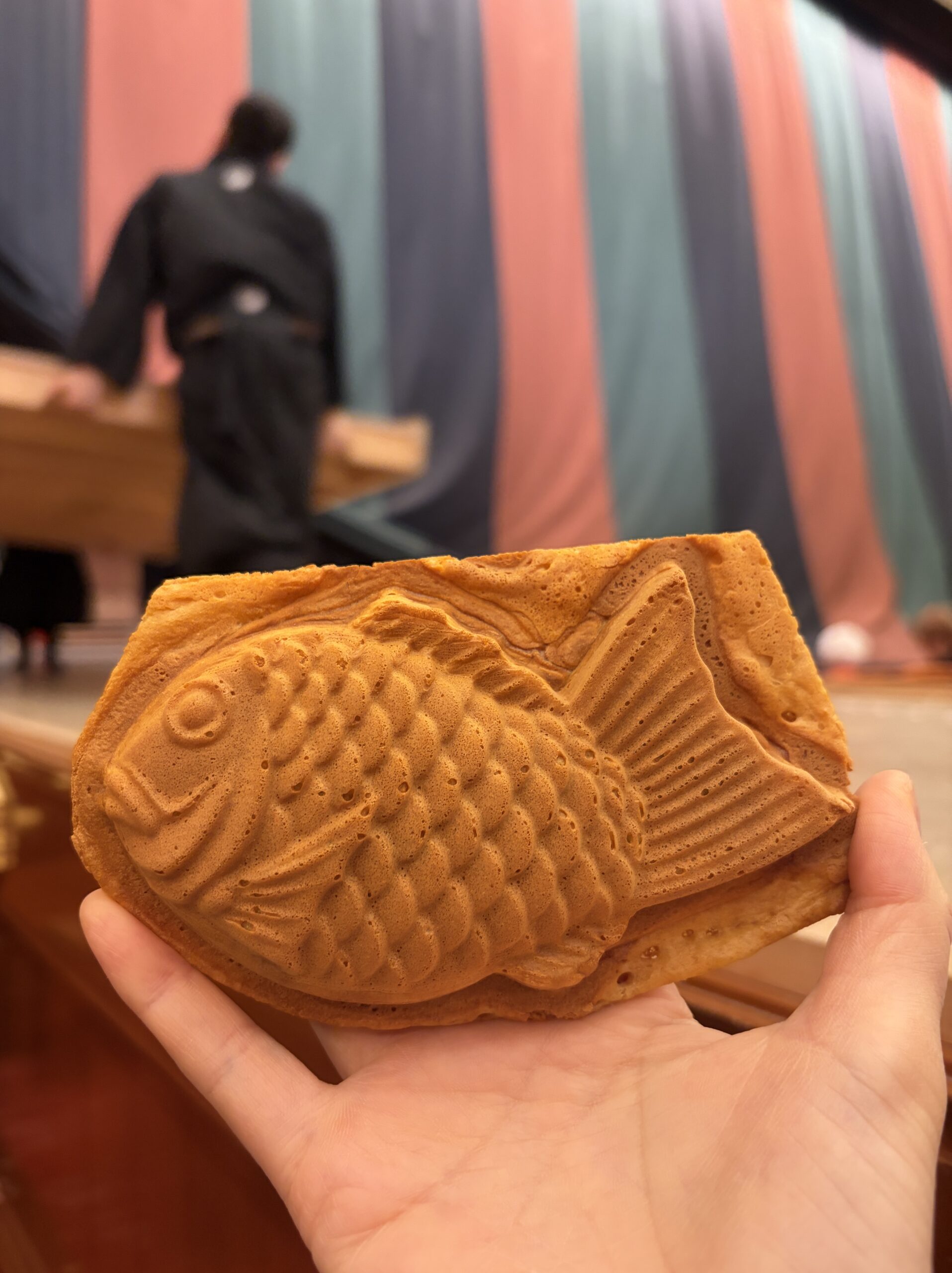 めでたい焼きと、後ろを通る裏方さん その4