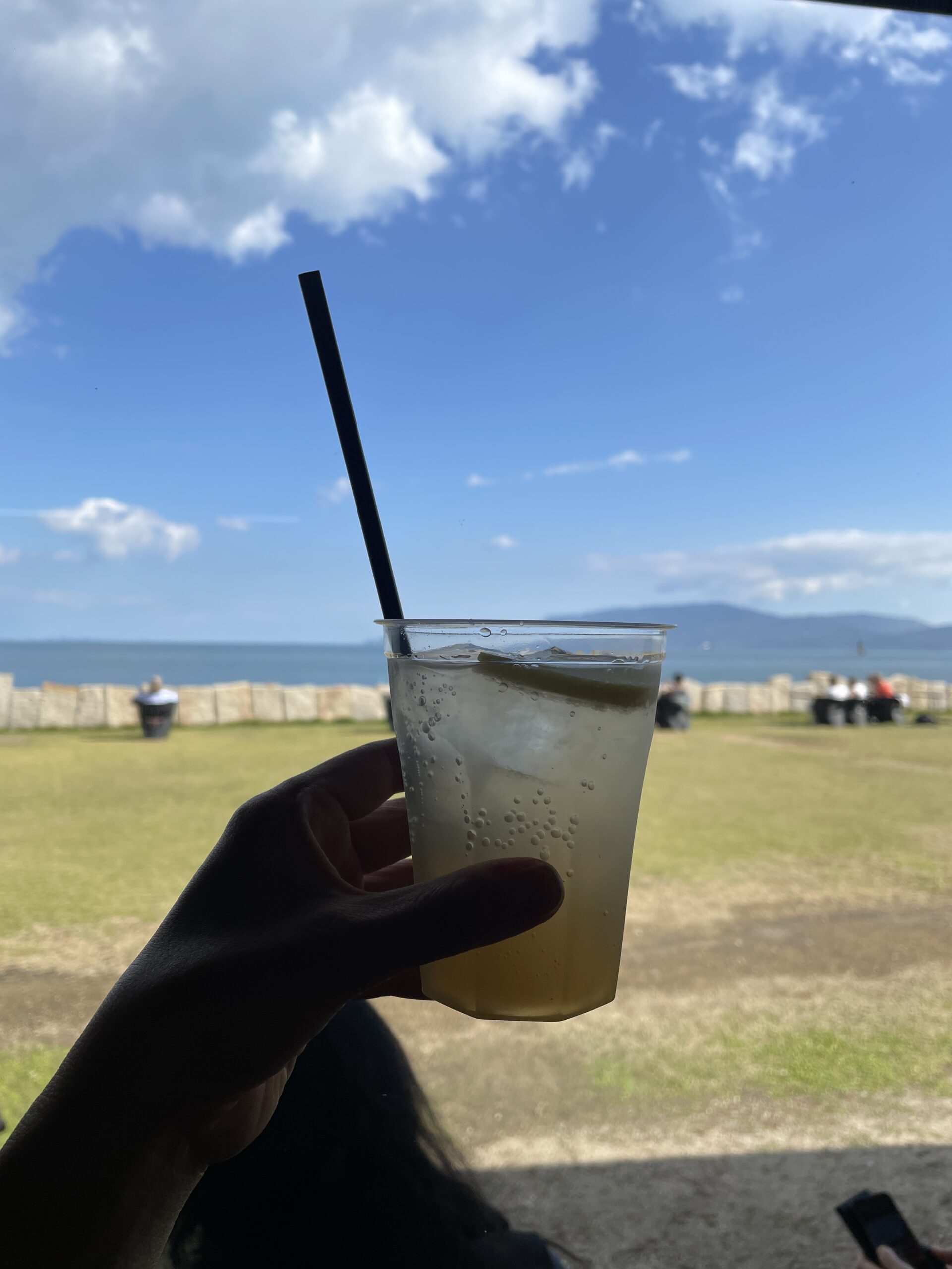 海を眺めながらレモンスカッシュ