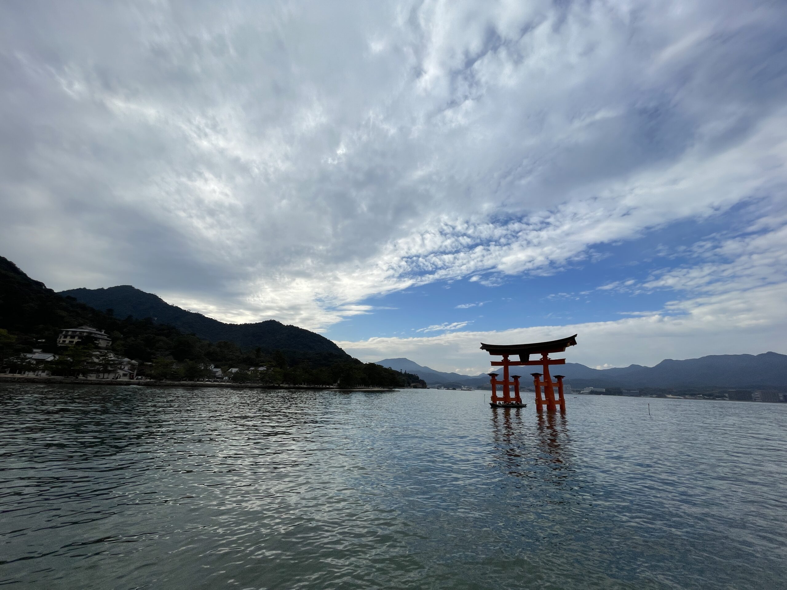 海に浮かぶ大鳥居