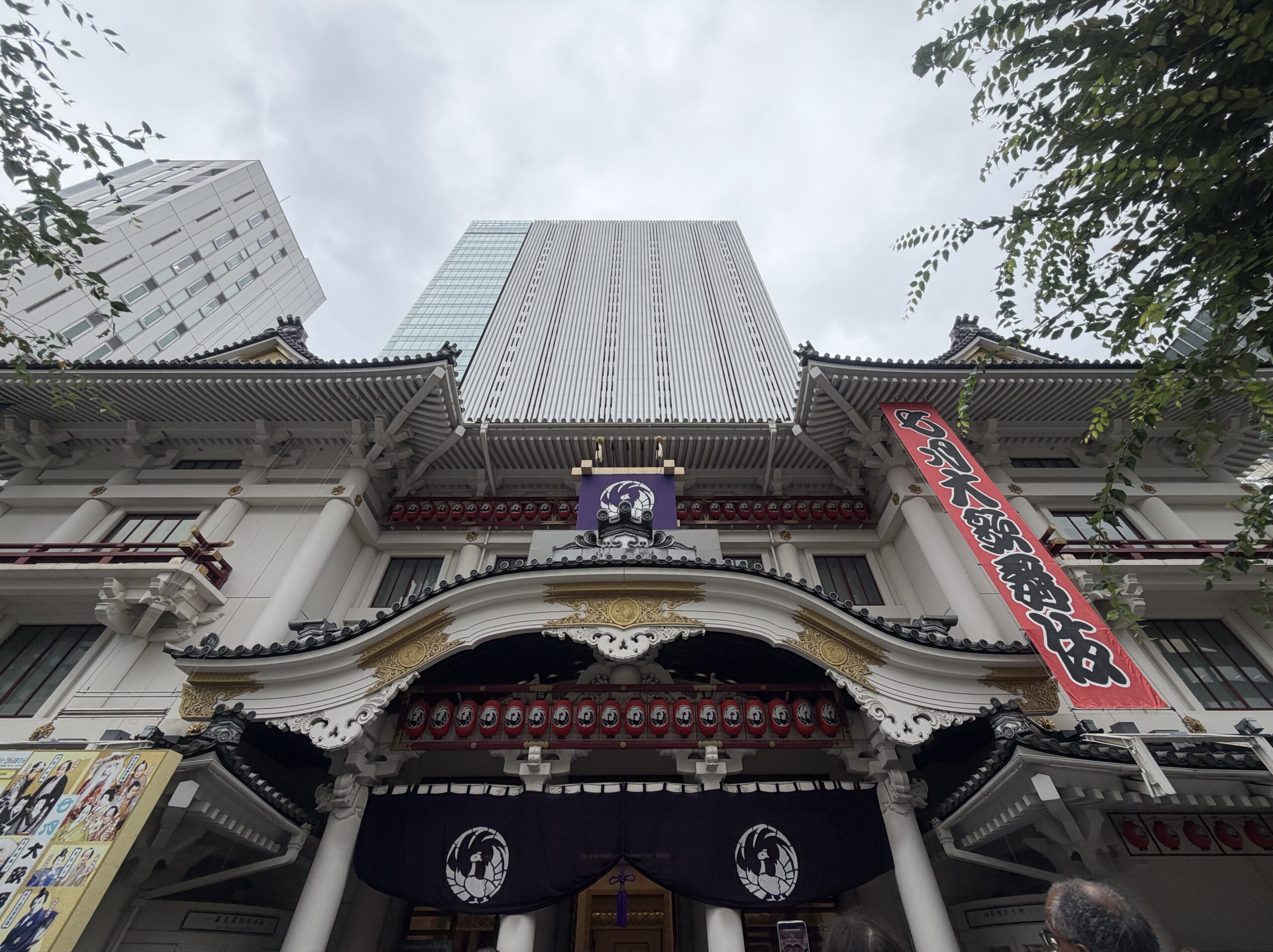 七月大歌舞伎の日の歌舞伎座正面