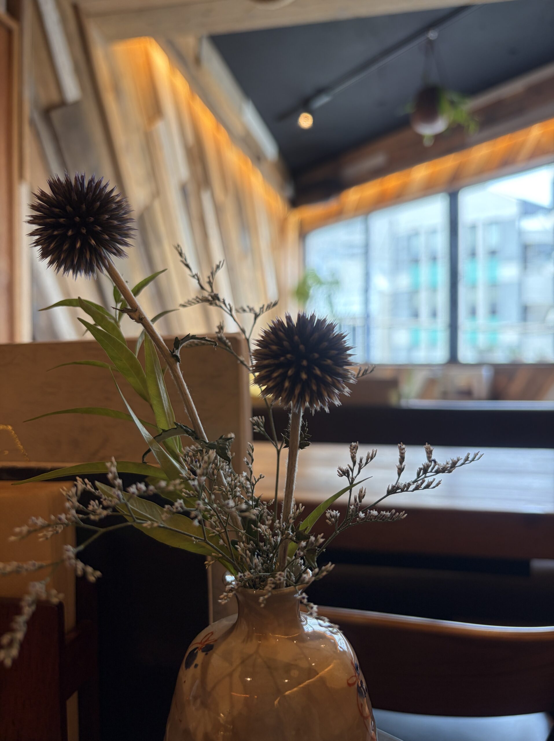 卓上に飾られた植物
