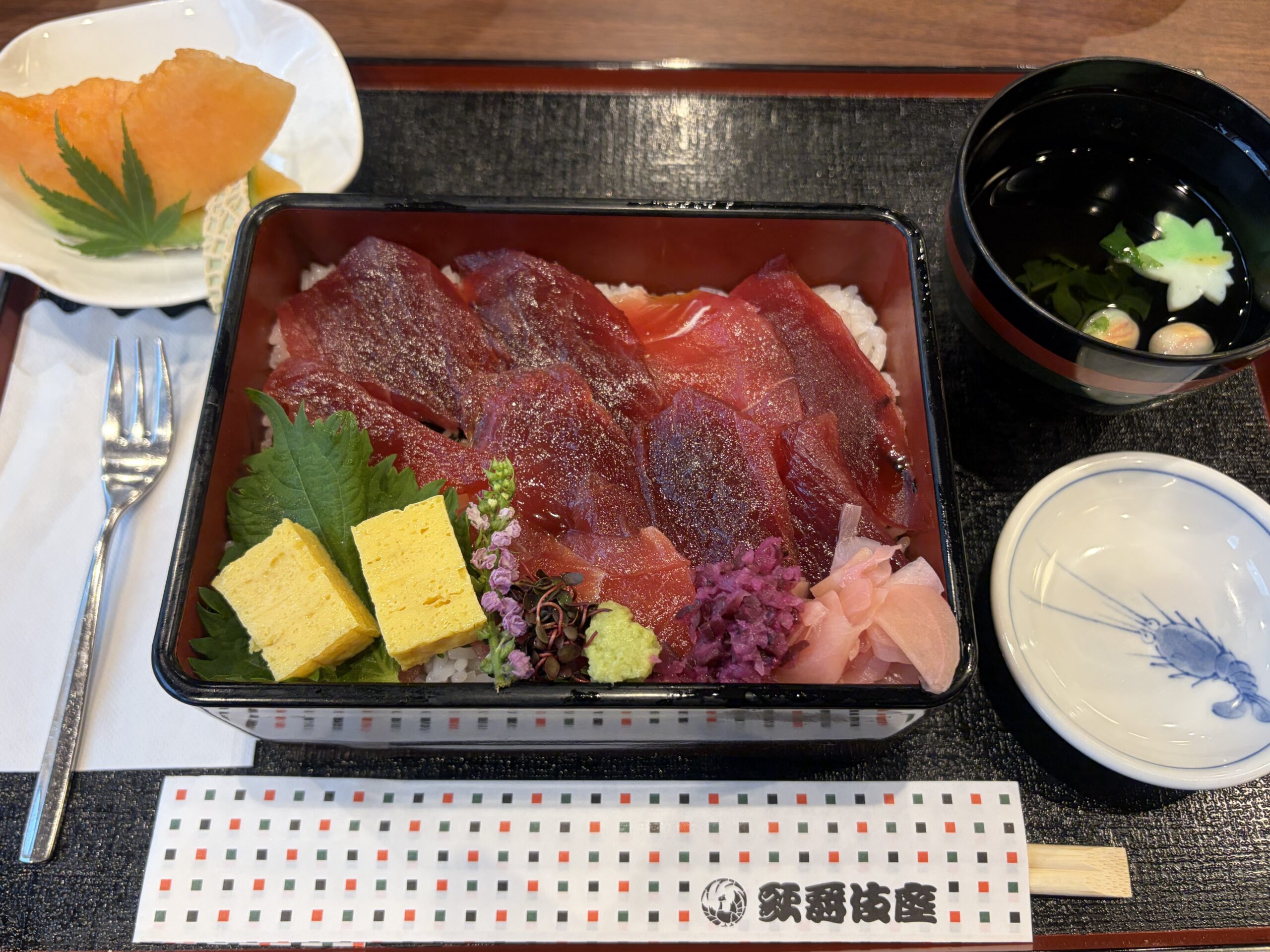 花篭の鉄火丼のお膳
