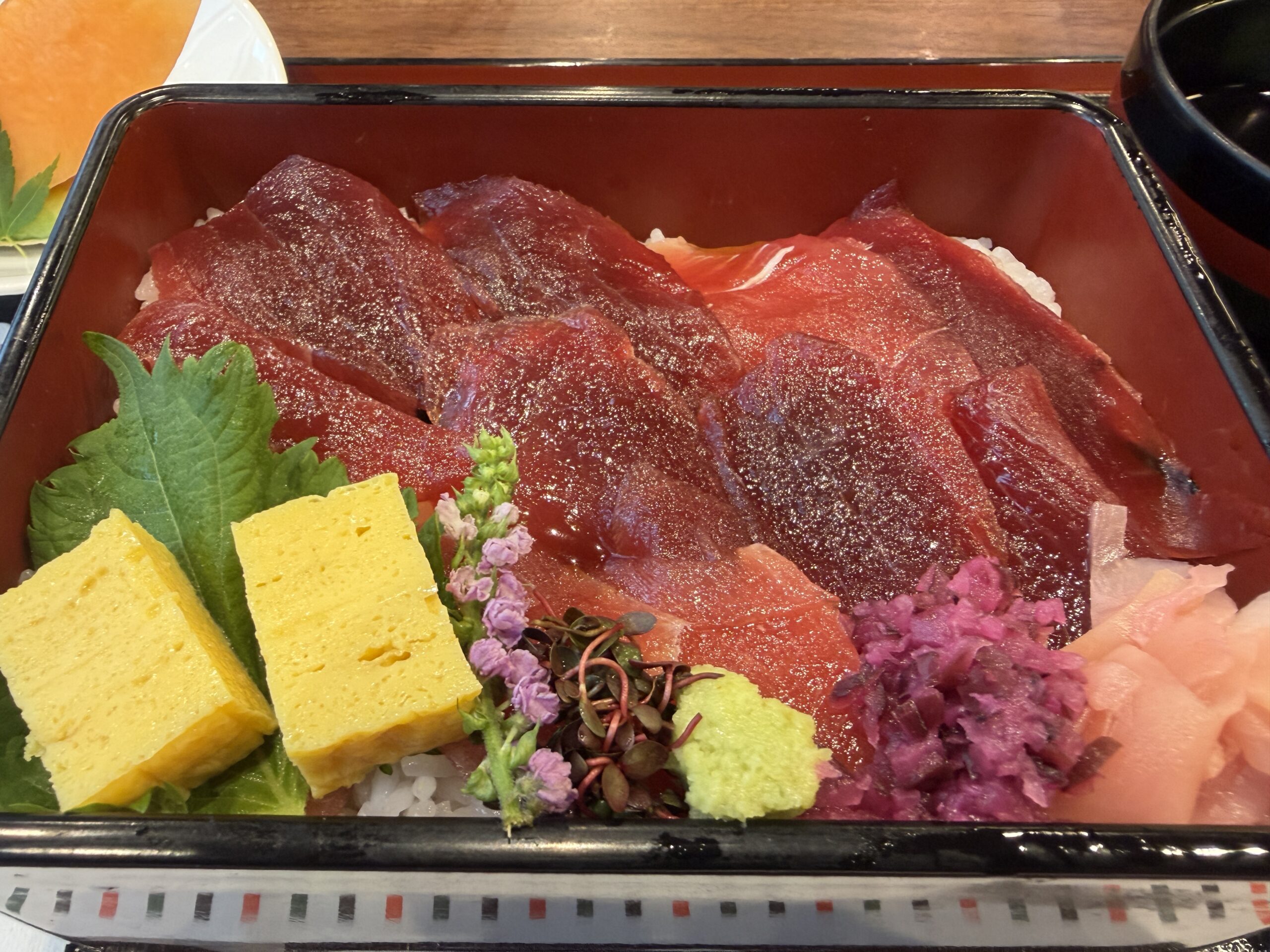 マグロたっぷりの鉄火丼
