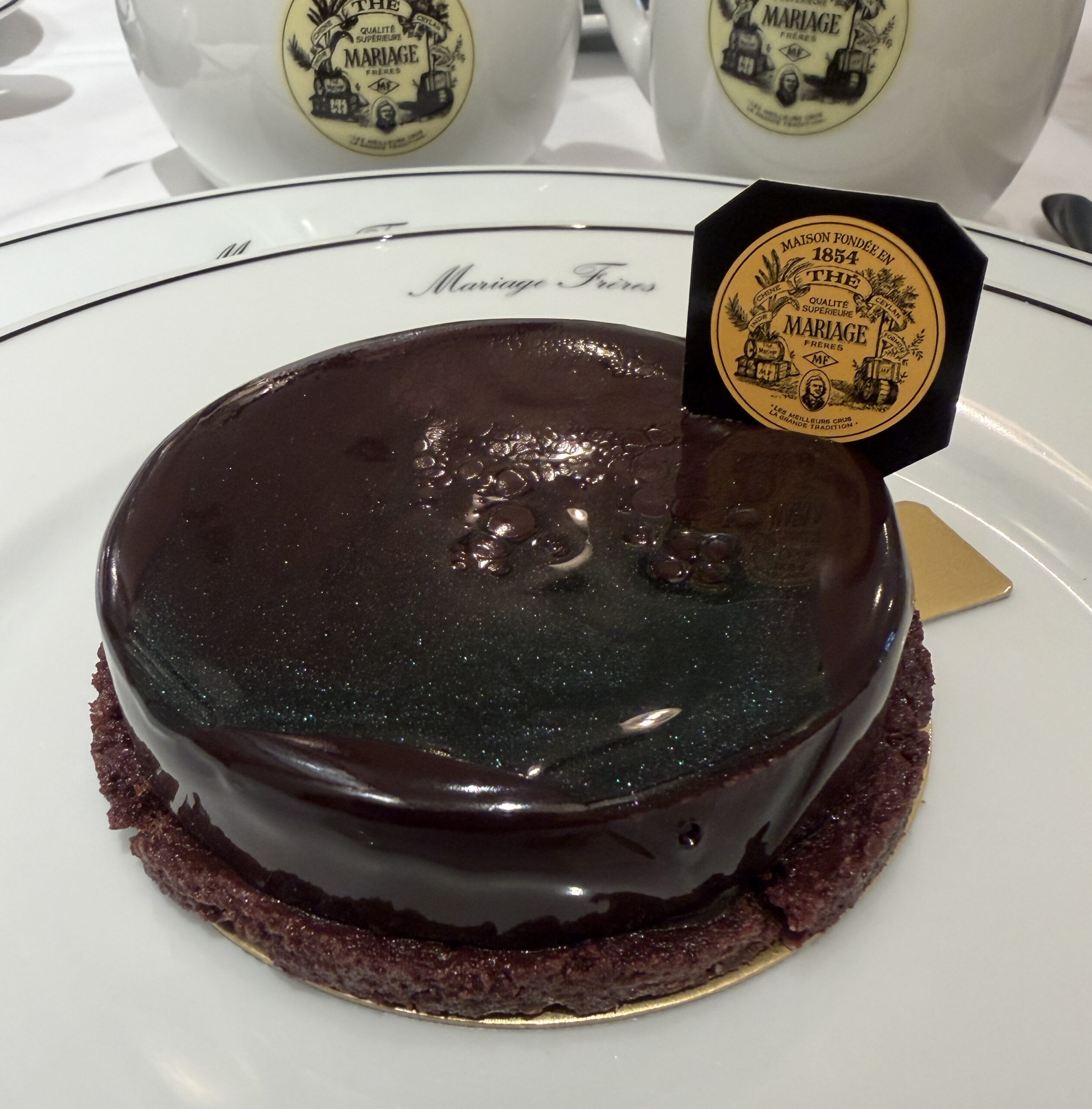 ケーキとティーポットのセット