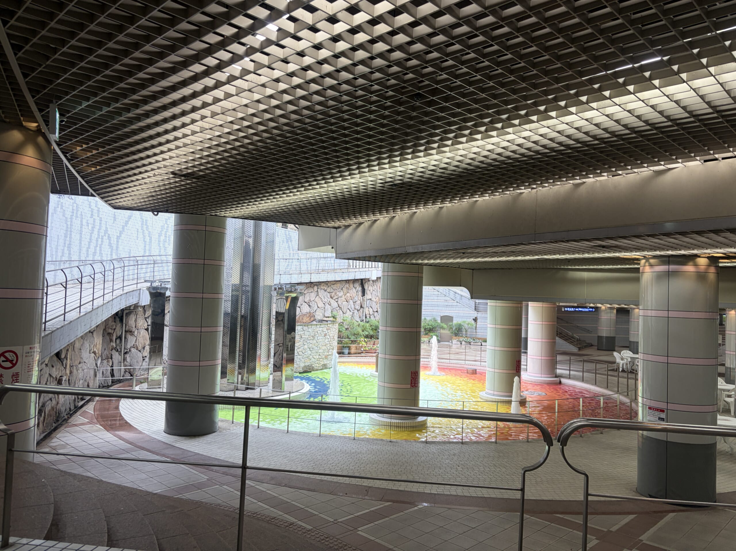 しろちかの地下広場