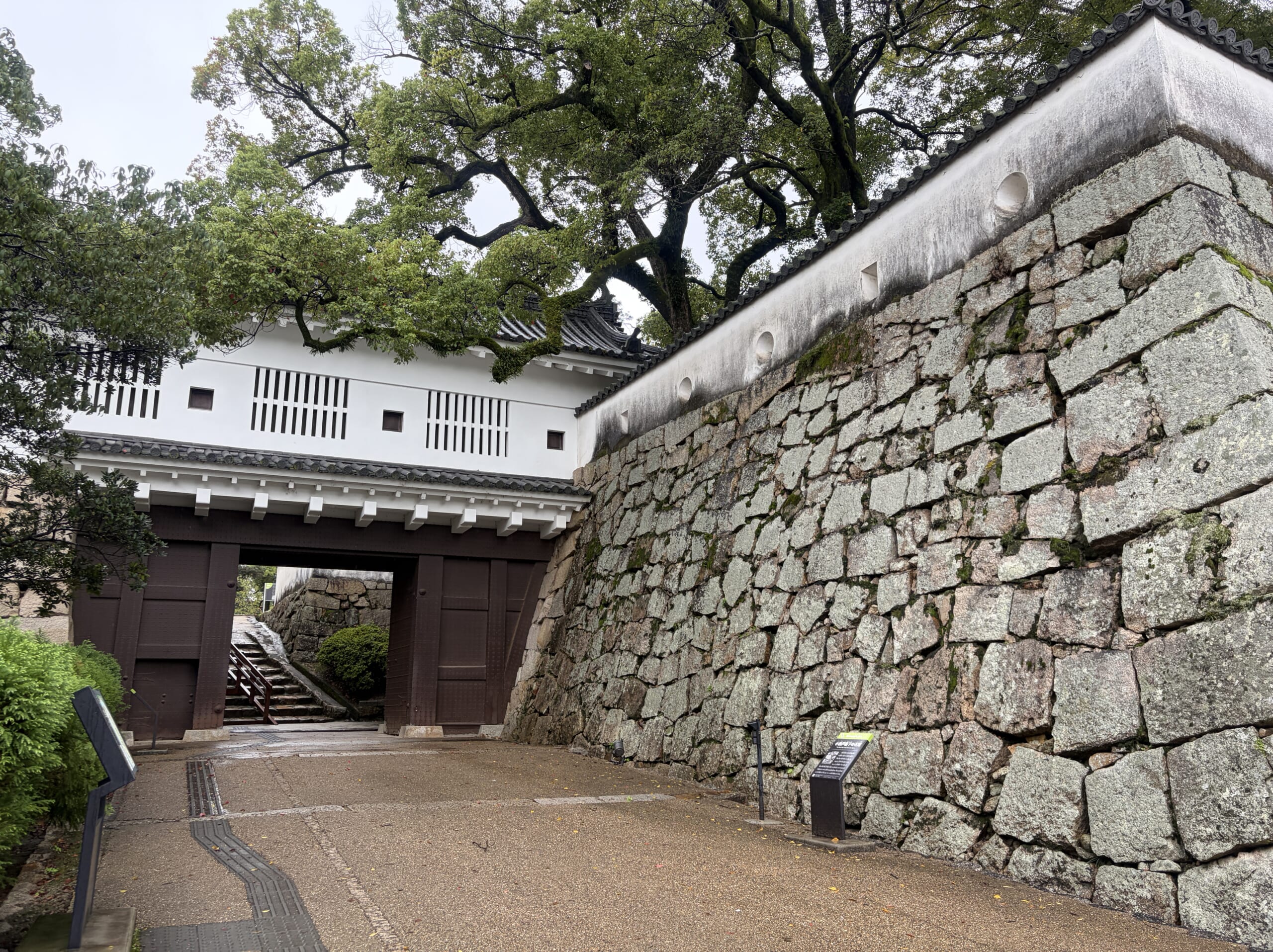 岡山城の廊下門